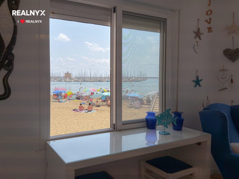 Apartmán v první linii pláže Acequion - 20 m od moře