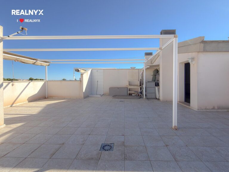 Ático v Torrevieja - obrovský sluneční terás a výhled na moře