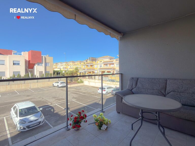 Ático v Torrevieja - obrovský sluneční terás a výhled na moře