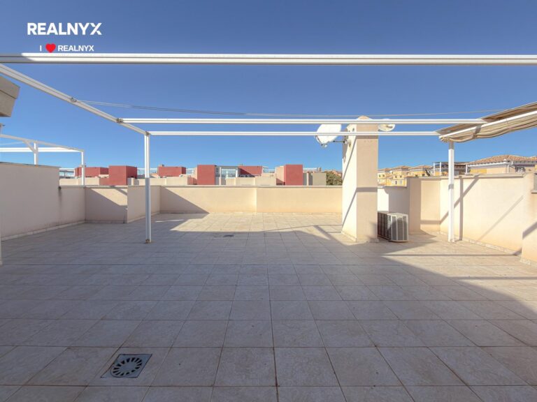 Ático v Torrevieja - obrovský sluneční terás a výhled na moře