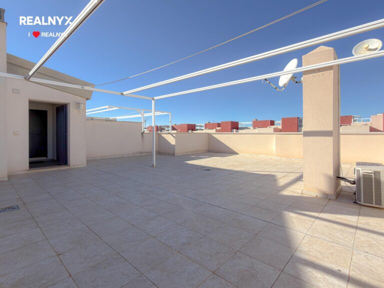 Ático v Torrevieja - obrovský sluneční terás a výhled na moře