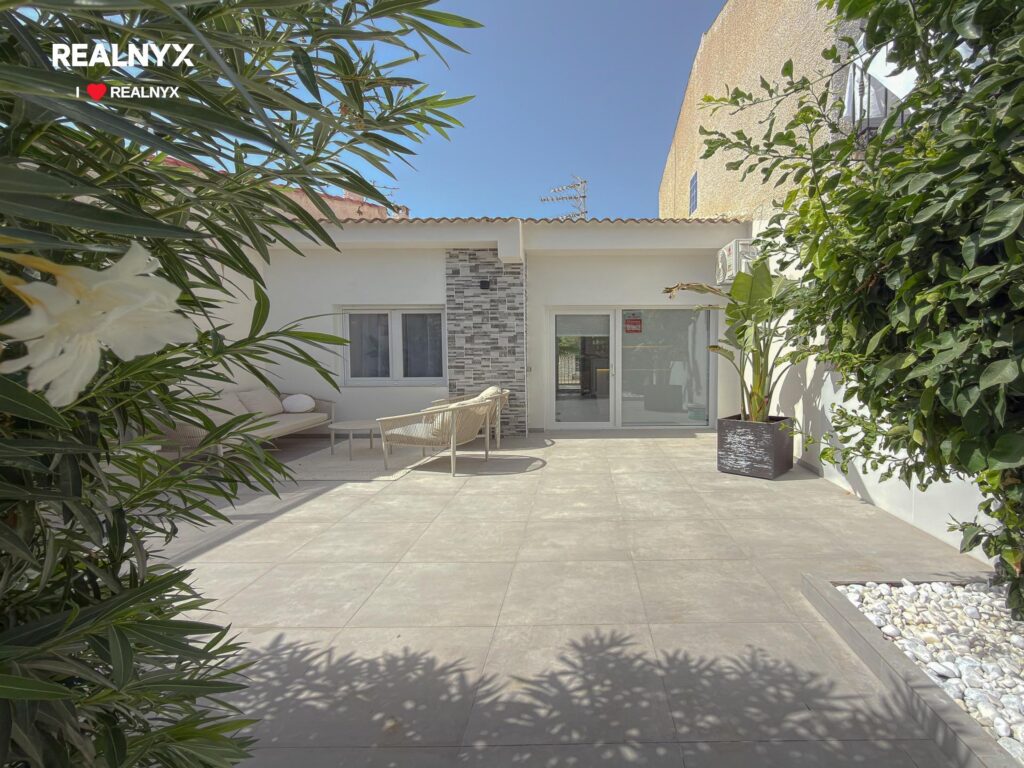 Bungalow u moře - Torrevieja, 2 ložnice a bazén