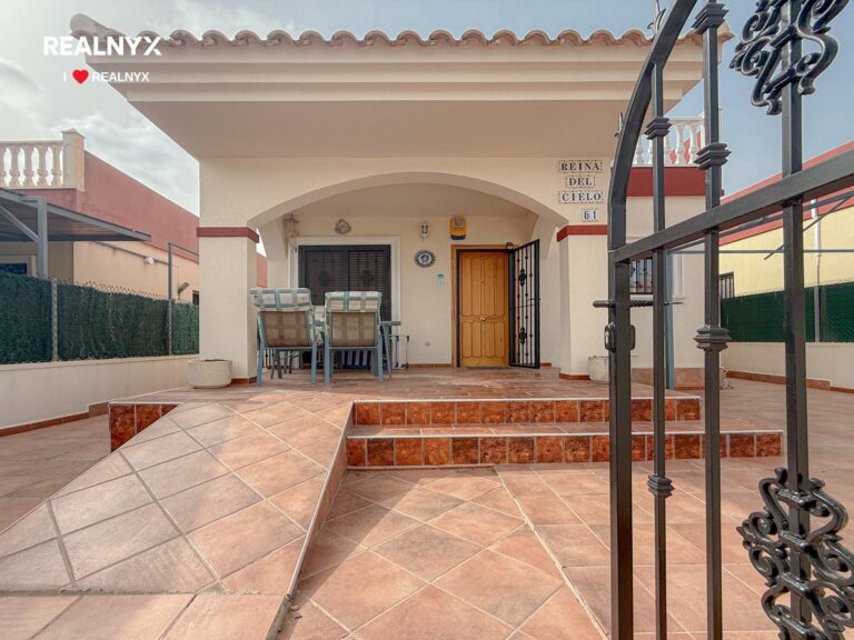 Chalet Aguas Nuevas s velkou terasou a výhledem na moře