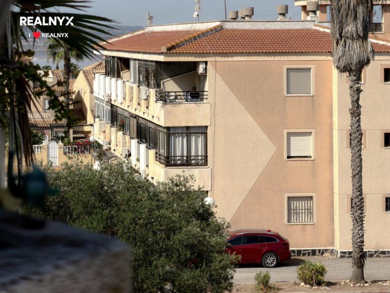 Атико v Torrevieja - přímo u Laguna Rosa