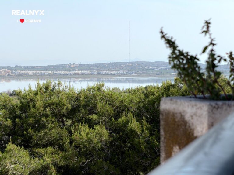 Атико v Torrevieja - přímo u Laguna Rosa