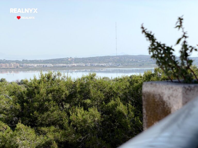 Атико v Torrevieja - přímo u Laguna Rosa