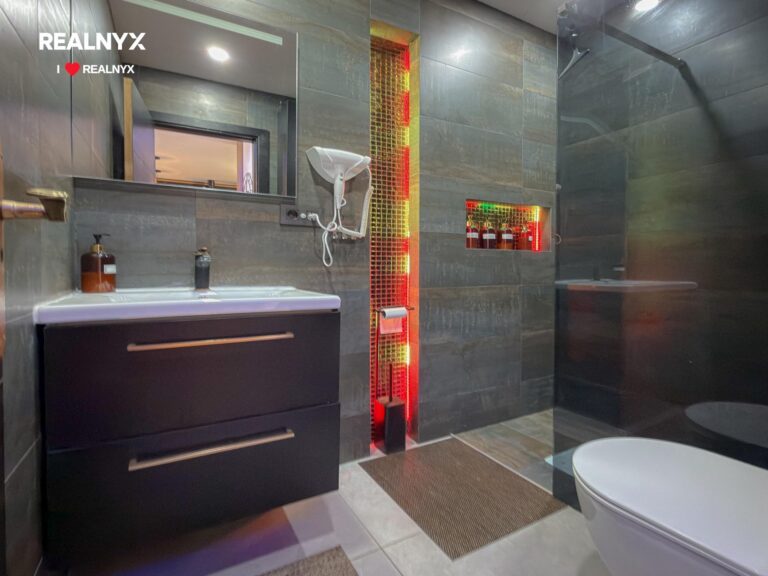 Exkluzivní atik v Aguas Nuevas - terasa se jacuzzi a výhledem na moře