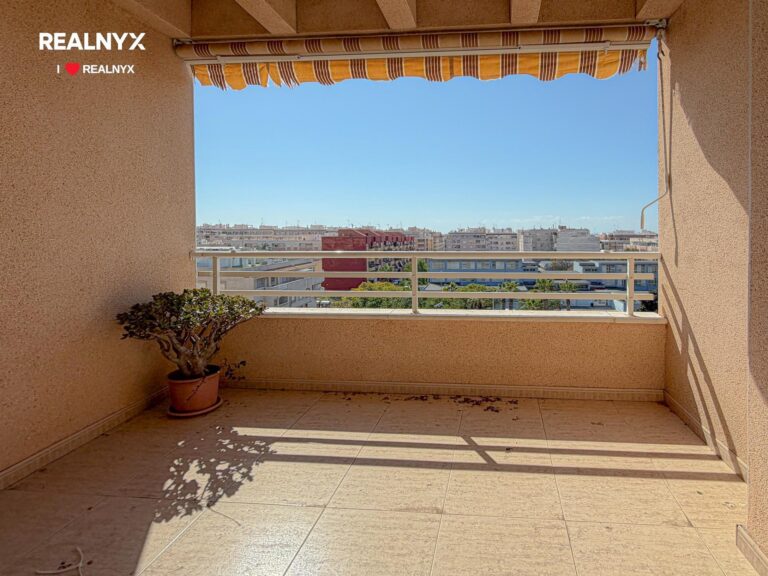Penthouse v centru Torrevieja - výjimečný s terasou