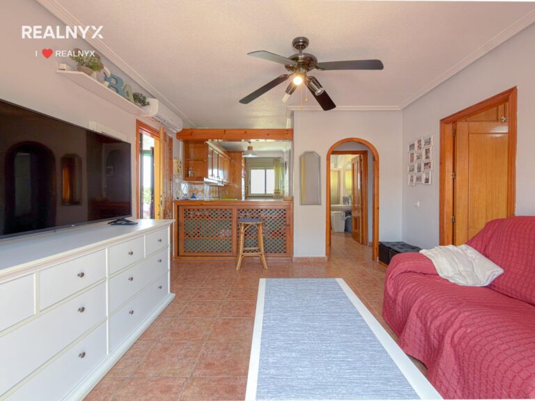 Penthouse v Punta Prima - krásné výhledy na moře a bazén