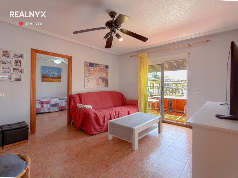 Penthouse v Punta Prima - krásné výhledy na moře a bazén
