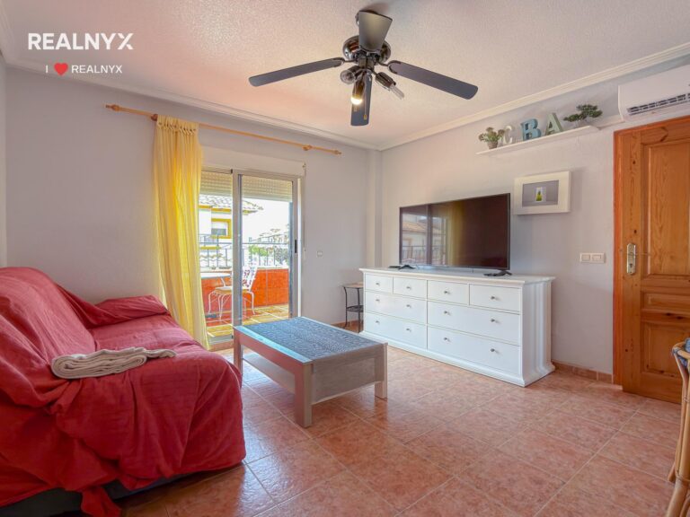 Penthouse v Punta Prima - krásné výhledy na moře a bazén