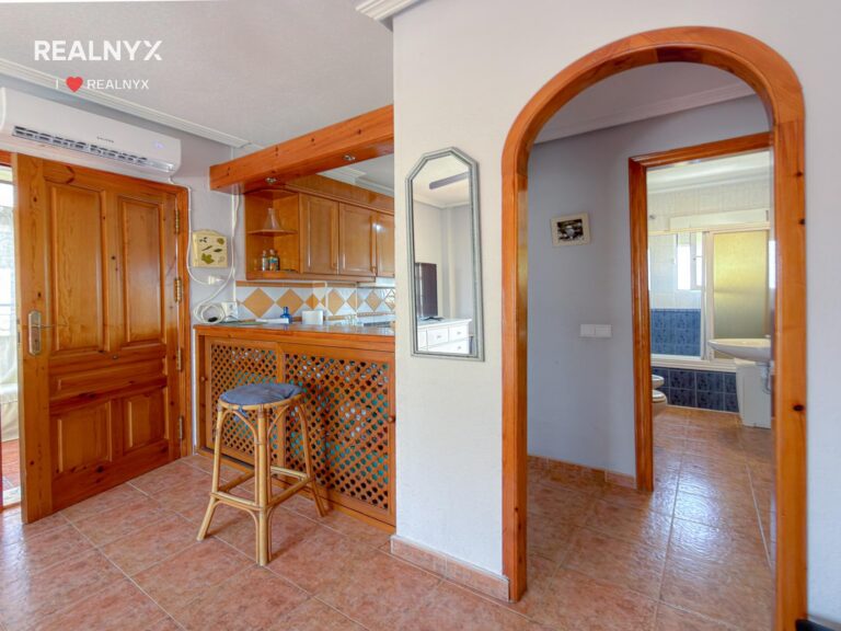 Penthouse v Punta Prima - krásné výhledy na moře a bazén