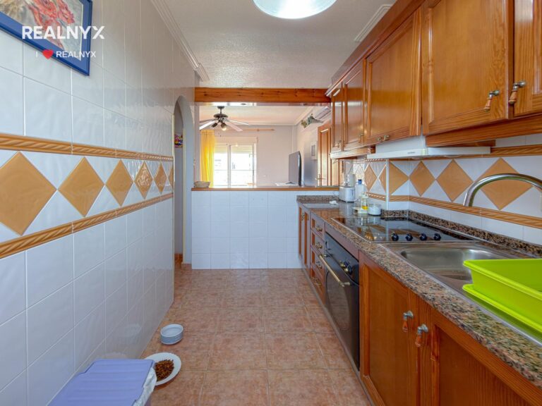 Penthouse v Punta Prima - krásné výhledy na moře a bazén