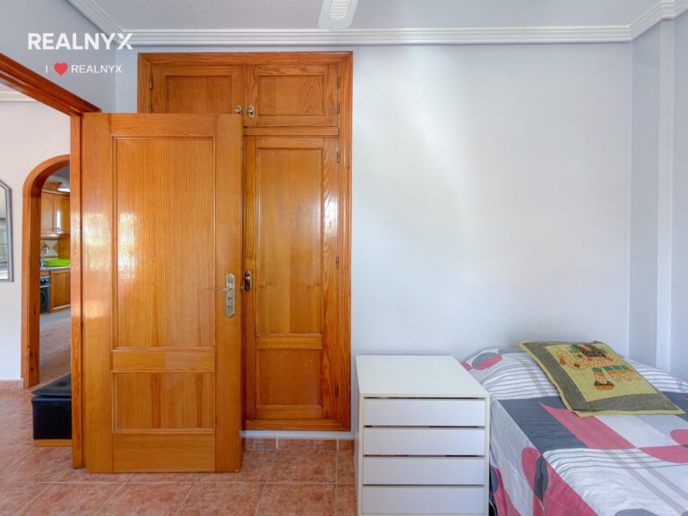 Penthouse v Punta Prima - krásné výhledy na moře a bazén
