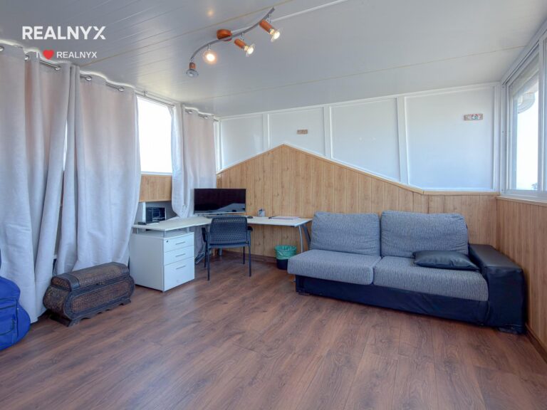 Penthouse v Punta Prima - krásné výhledy na moře a bazén