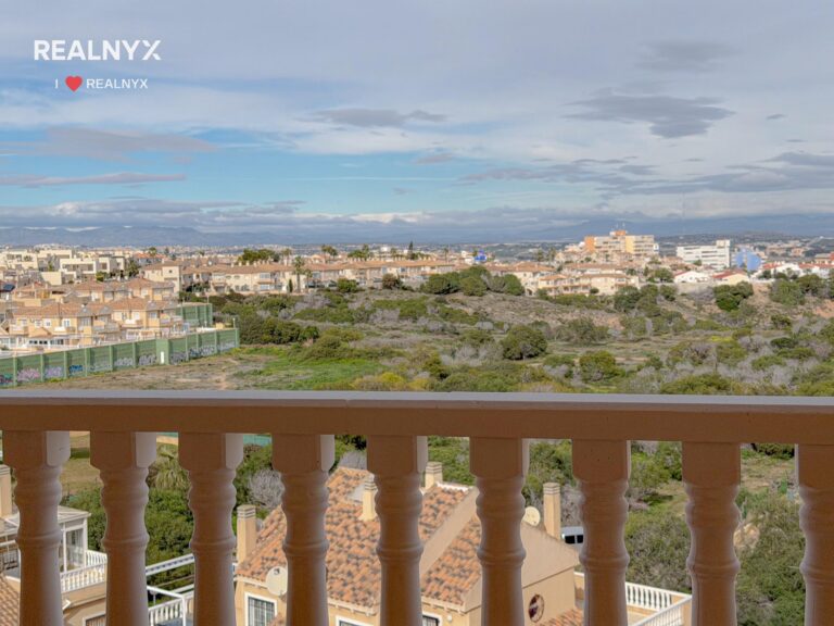 Penthouse v Torreblanca - terrasa, solarium a výhled na moře