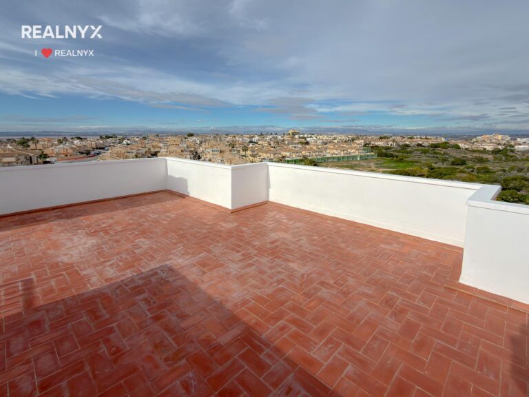 Penthouse v Torreblanca - terrasa, solarium a výhled na moře