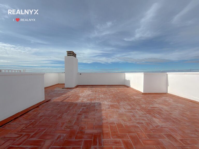 Penthouse v Torreblanca - terrasa, solarium a výhled na moře