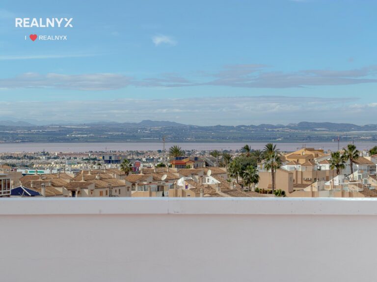 Penthouse v Torreblanca - terrasa, solarium a výhled na moře