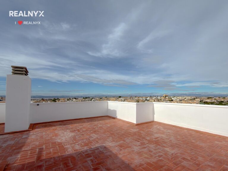 Penthouse v Torreblanca - terrasa, solarium a výhled na moře
