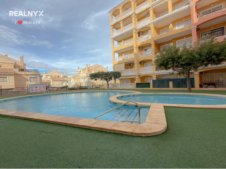 Penthouse v Torreblanca - terrasa, solarium a výhled na moře