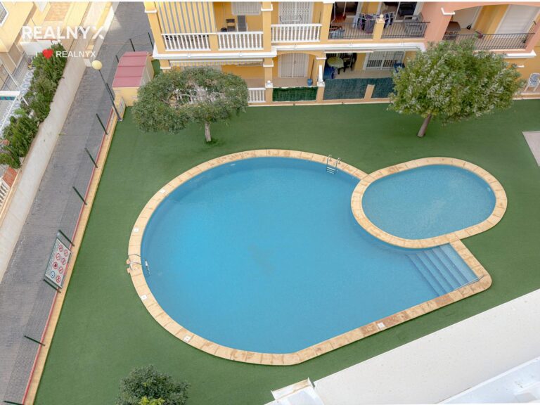 Penthouse v Torreblanca - terrasa, solarium a výhled na moře