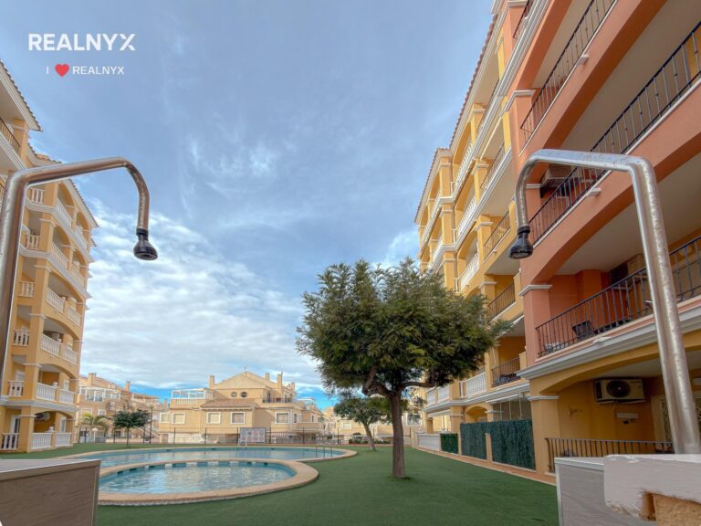Penthouse v Torreblanca - terrasa, solarium a výhled na moře