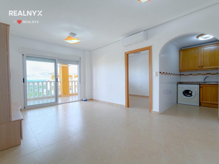 Penthouse v Torreblanca - terrasa, solarium a výhled na moře