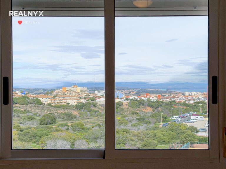 Penthouse v Torreblanca - terrasa, solarium a výhled na moře