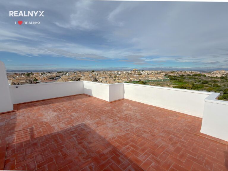 Penthouse v Torreblanca - terrasa, solarium a výhled na moře