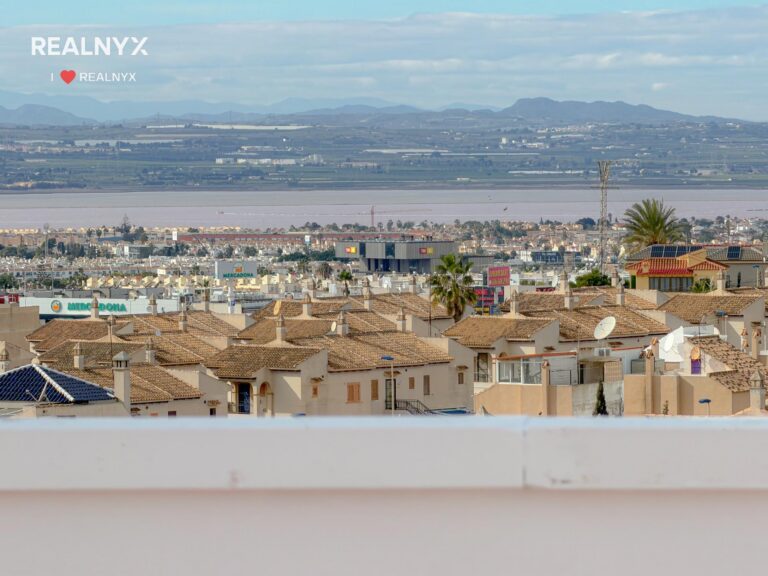 Penthouse v Torreblanca - terrasa, solarium a výhled na moře
