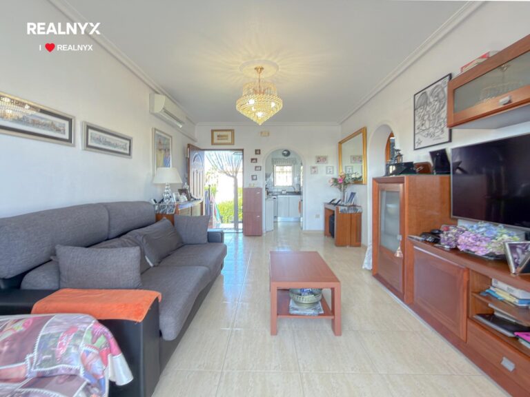 Útulný bungalow s terasou - Aguas Nuevas, Torrevieja
