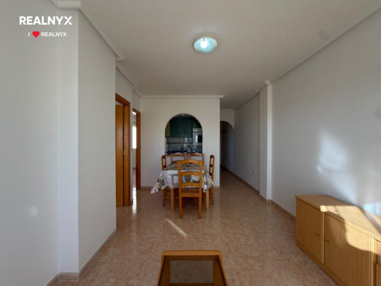 Atiko s terasou a bazénem v centru Torrevieja