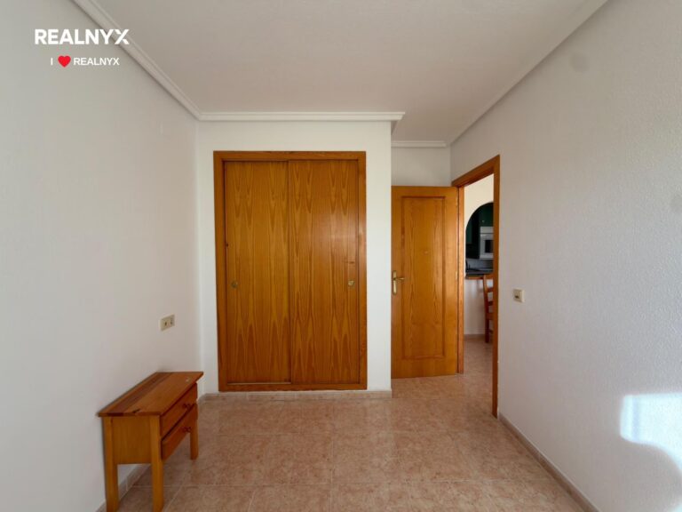 Atiko s terasou a bazénem v centru Torrevieja