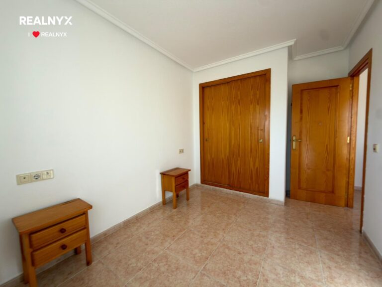 Atiko s terasou a bazénem v centru Torrevieja