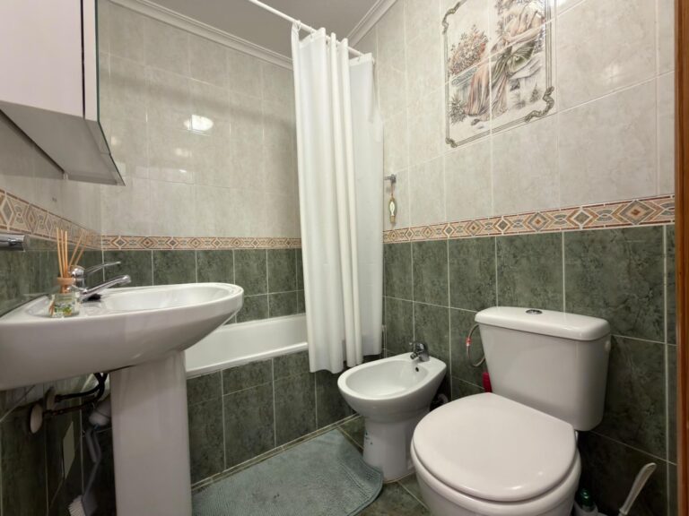 Světlý ático v Torrevieja - pouhých 600 m od moře